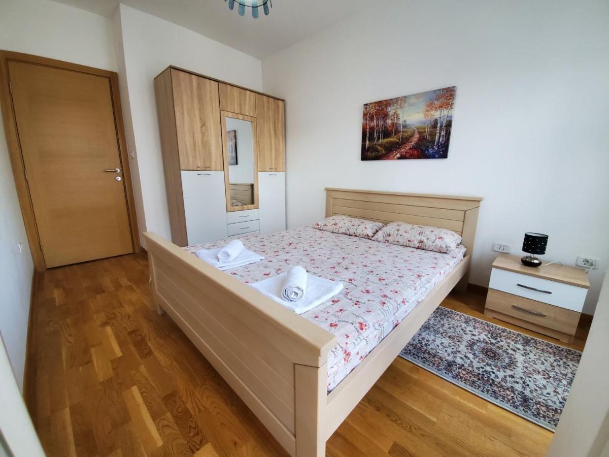 Gran Premium Lägenhet Podgorica Exteriör bild