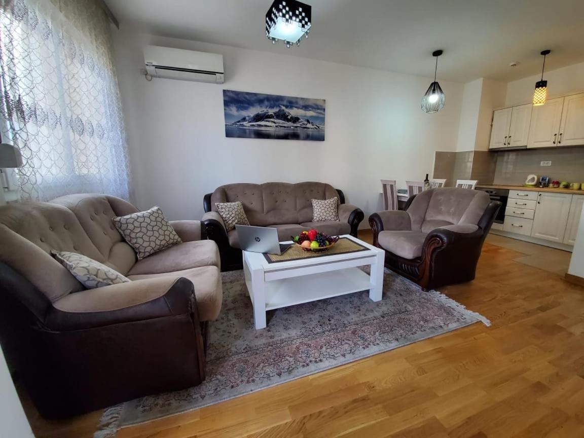 Gran Premium Lägenhet Podgorica Exteriör bild